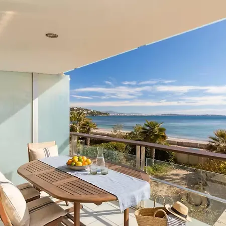 Premium Two-bedroom Front Palm Beach,
