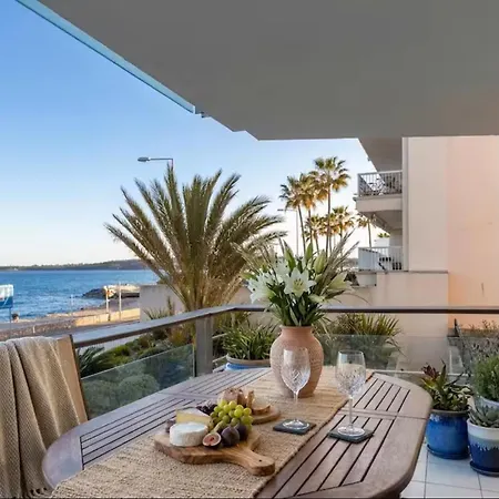 Premium Two-bedroom Front Palm Beach, דירה