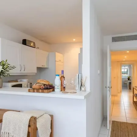 דירה Premium Two-bedroom Front Palm Beach, קאן